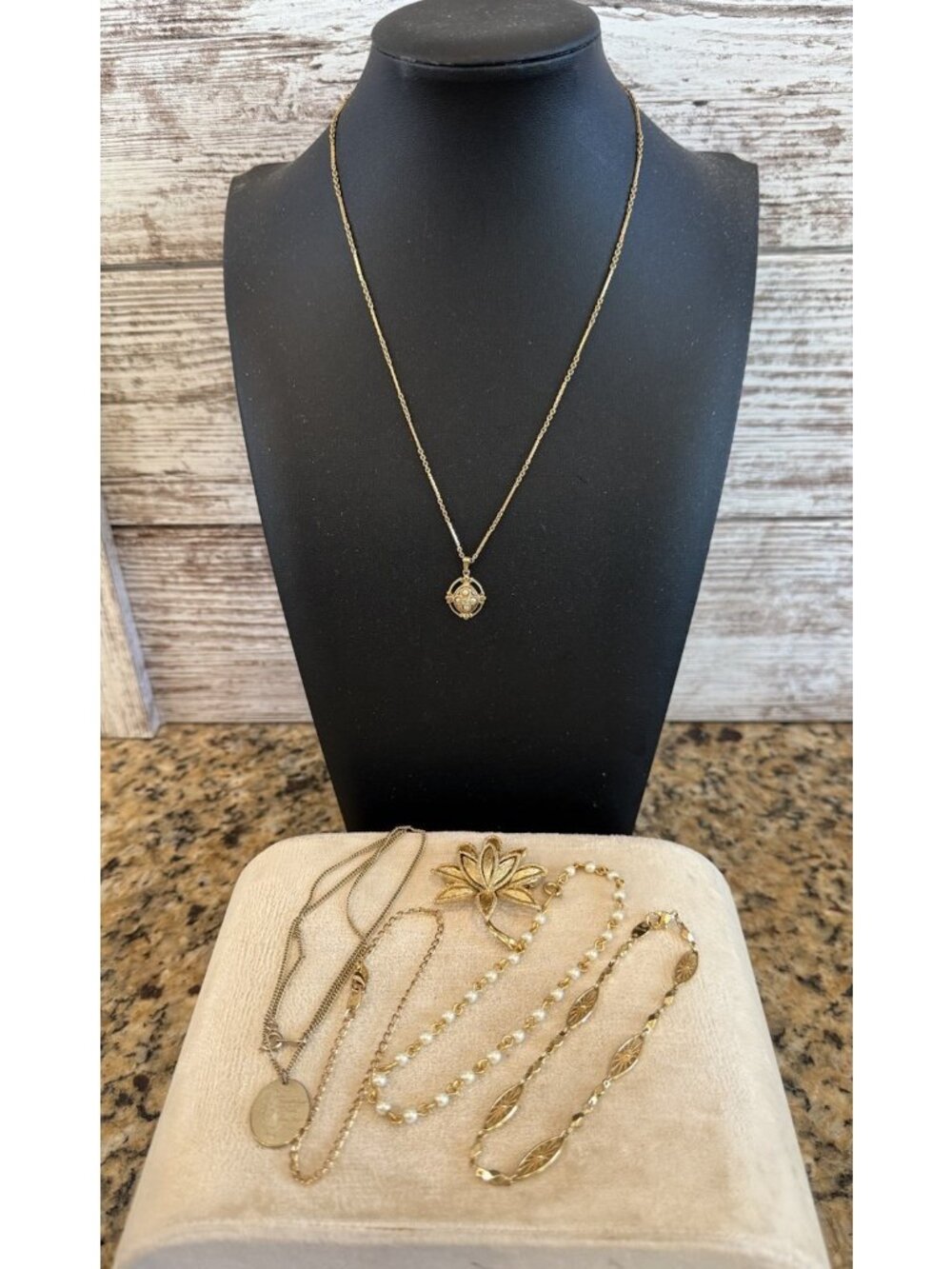 Avon Jewelry Lot of 6 Assorted 2 Necklaces 3 Bracelets 1 Brooch Gold Tone Vtg